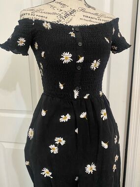 Black Off-Shoulder Daisy Print Jumpsuit